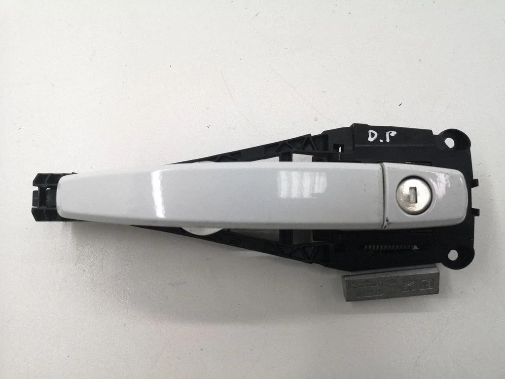 Front door exterior handle – right
