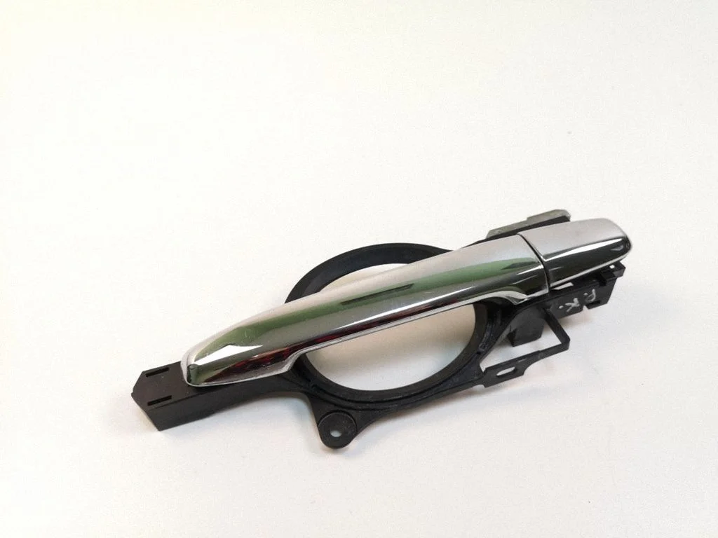 Front door exterior handle – left