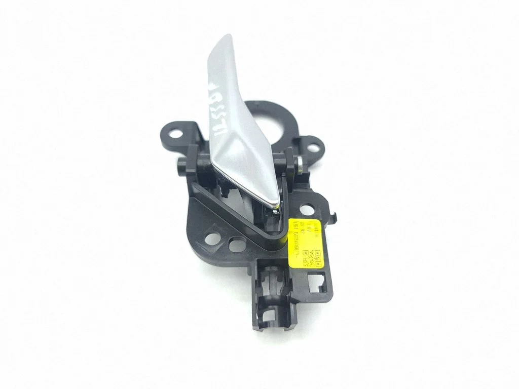 Esiukse sisemine käepide J9C322600A