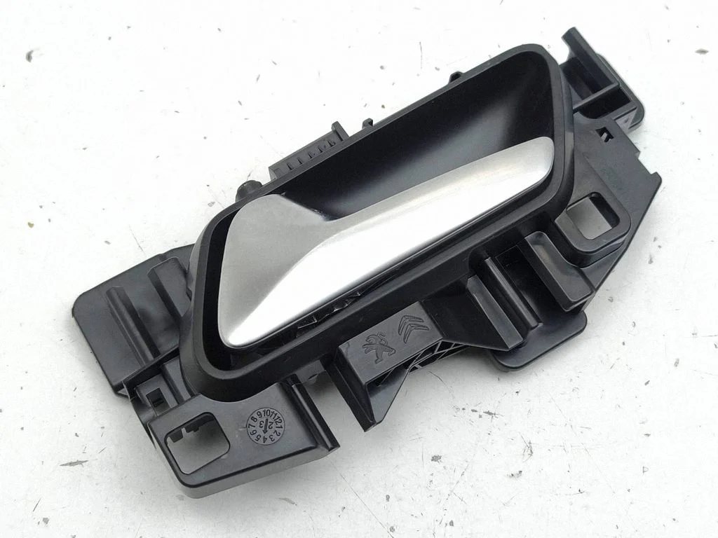 Front door interior handle 2021064001