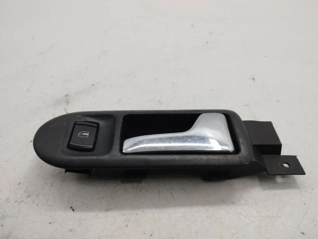 Esiukse sisemine käepide – Volkswagen Passat B5 (1997-2000)