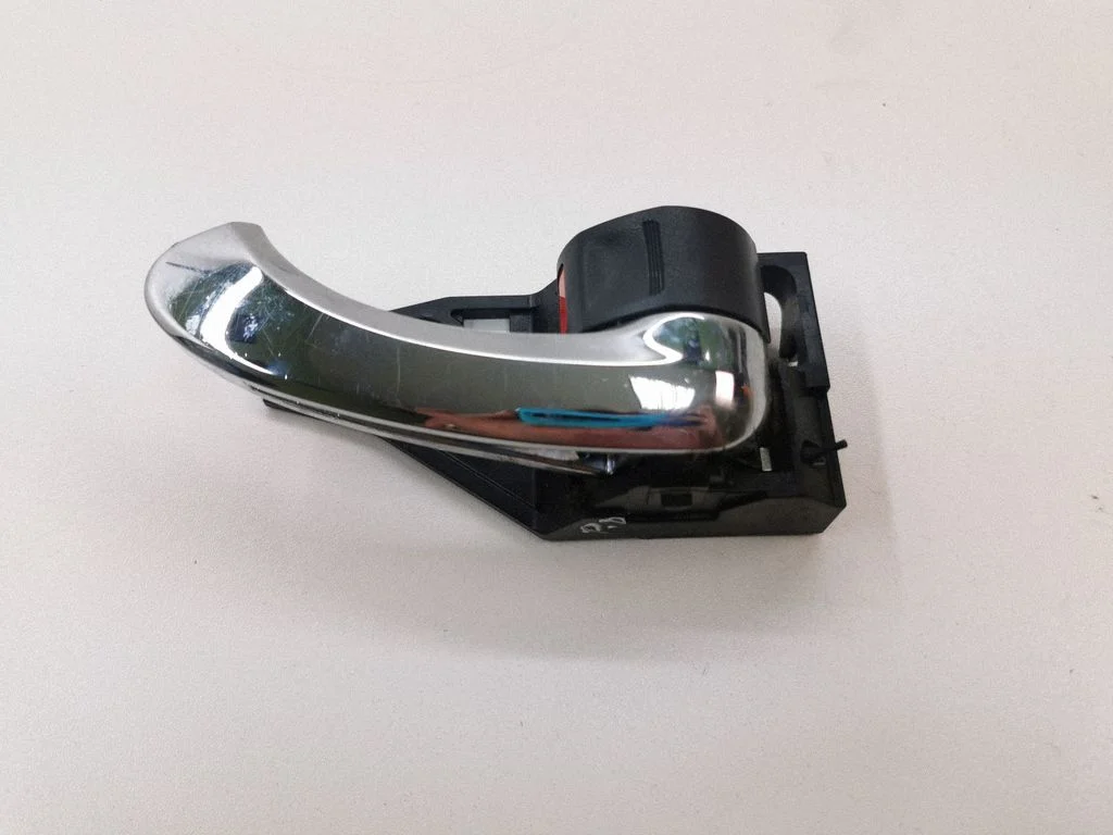Front door interior handle – right