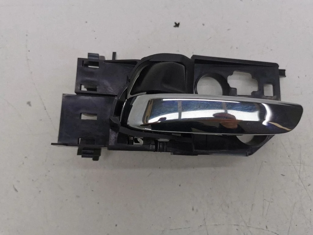 Front door interior handle – left