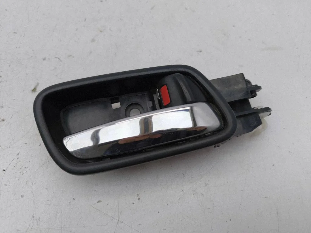 Front door interior handle – right