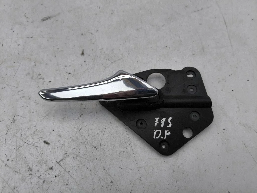 Front door interior handle – right