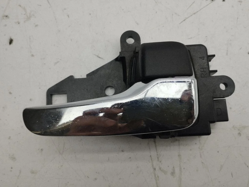 Front door interior handle MN105360