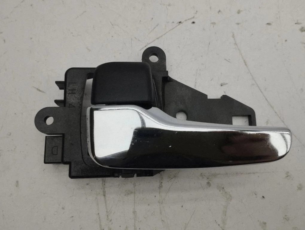 Front door interior handle MN105359