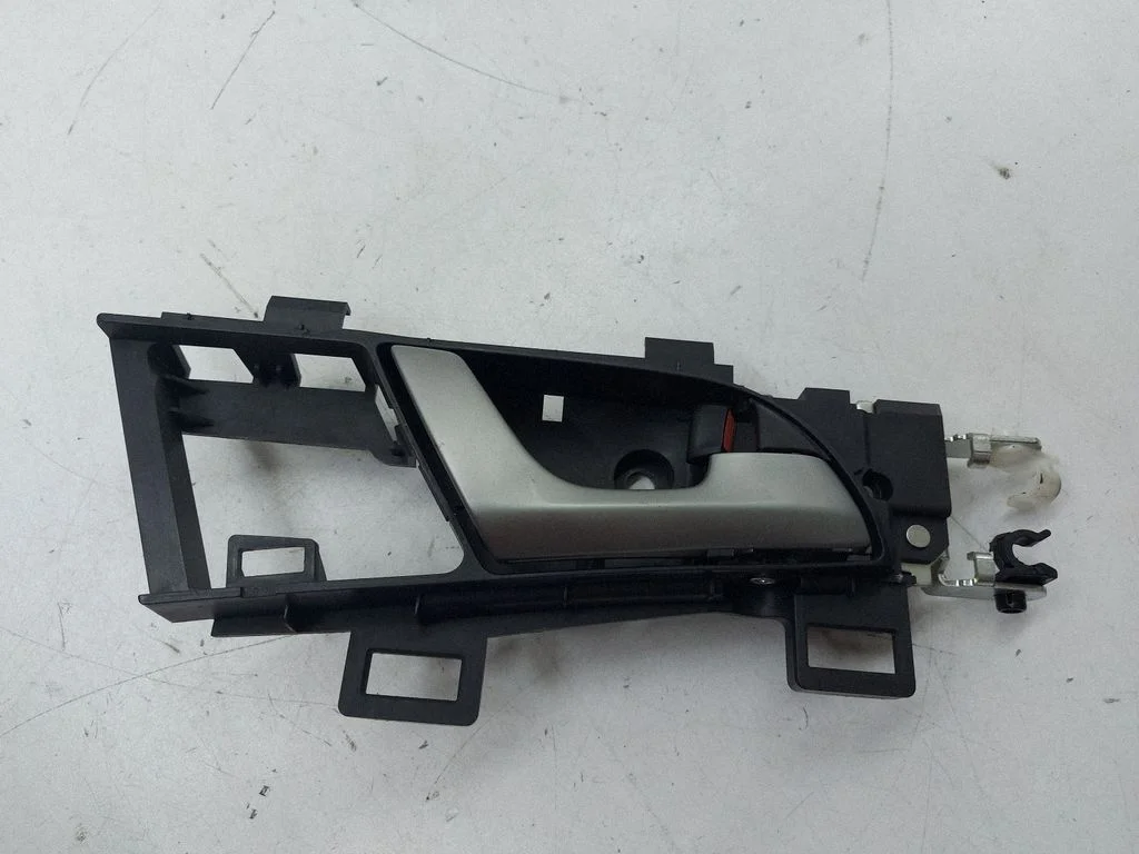 Front door interior handle – right