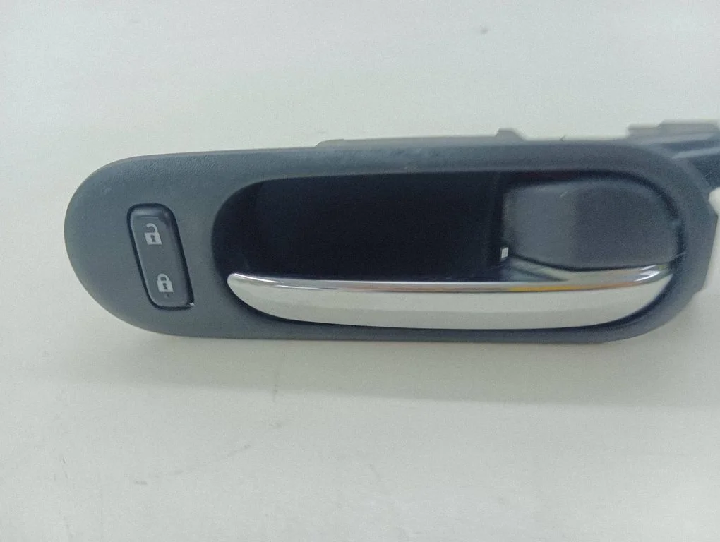 Front door interior handle – right