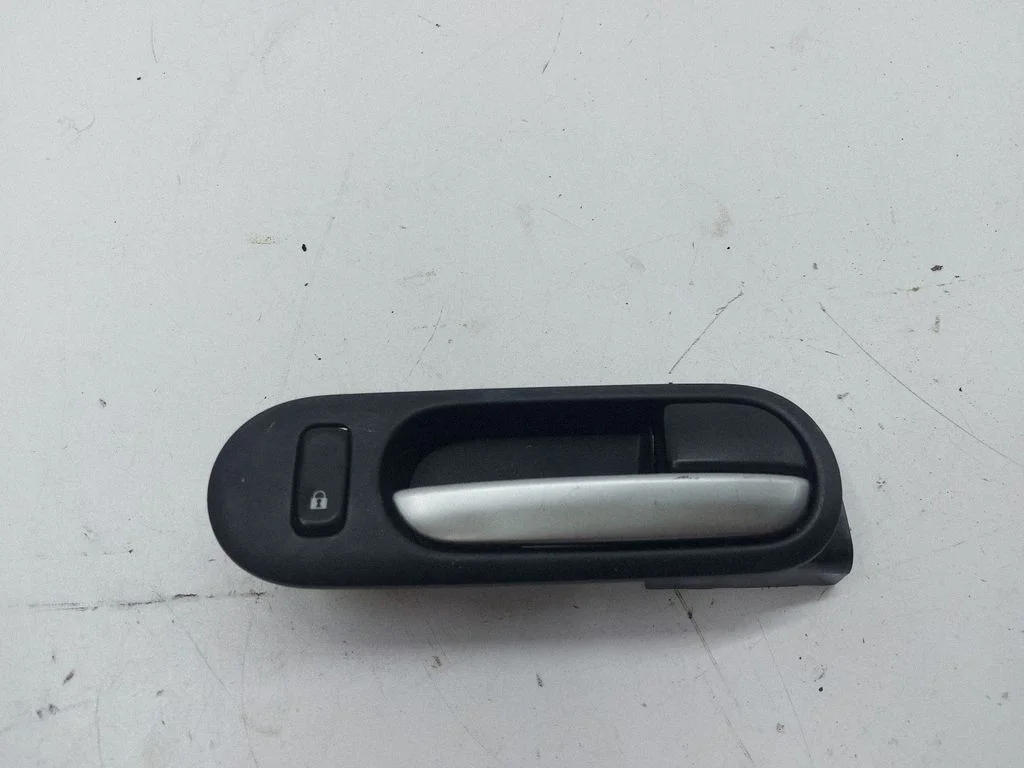 Front door interior handle – right