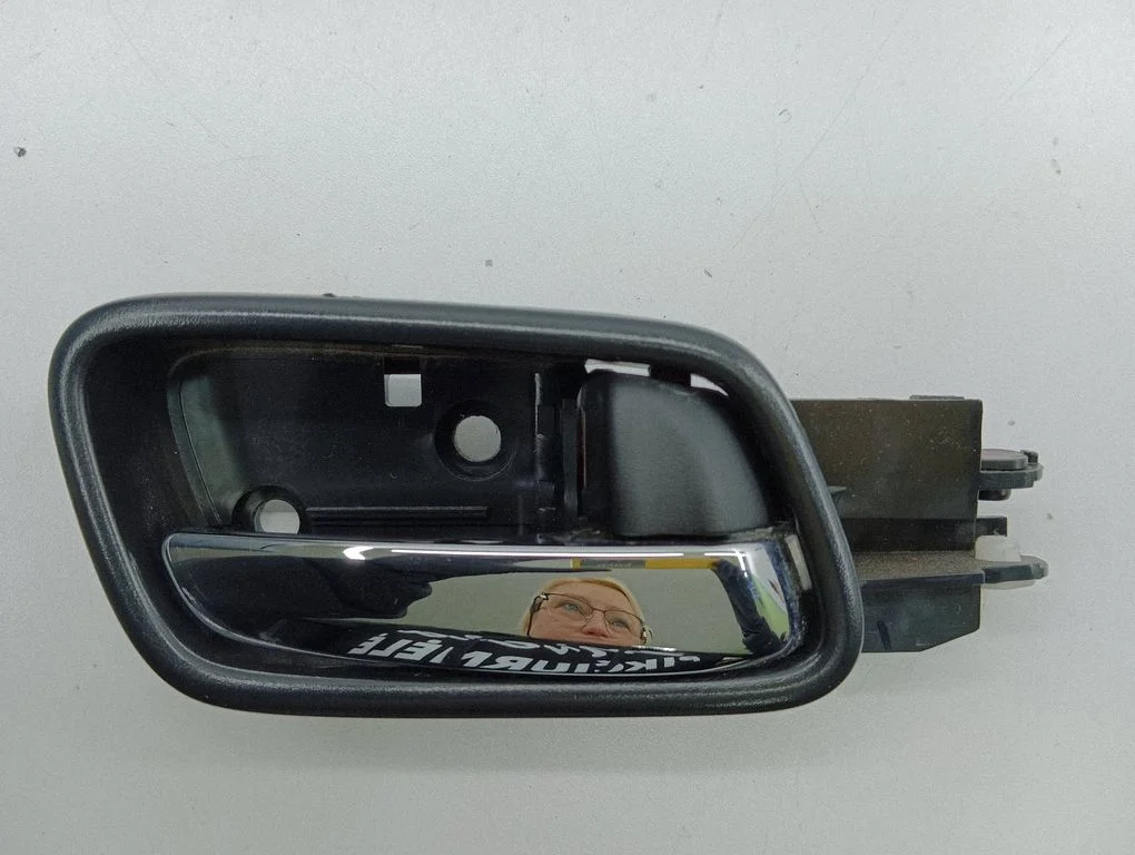 Front door interior handle – right