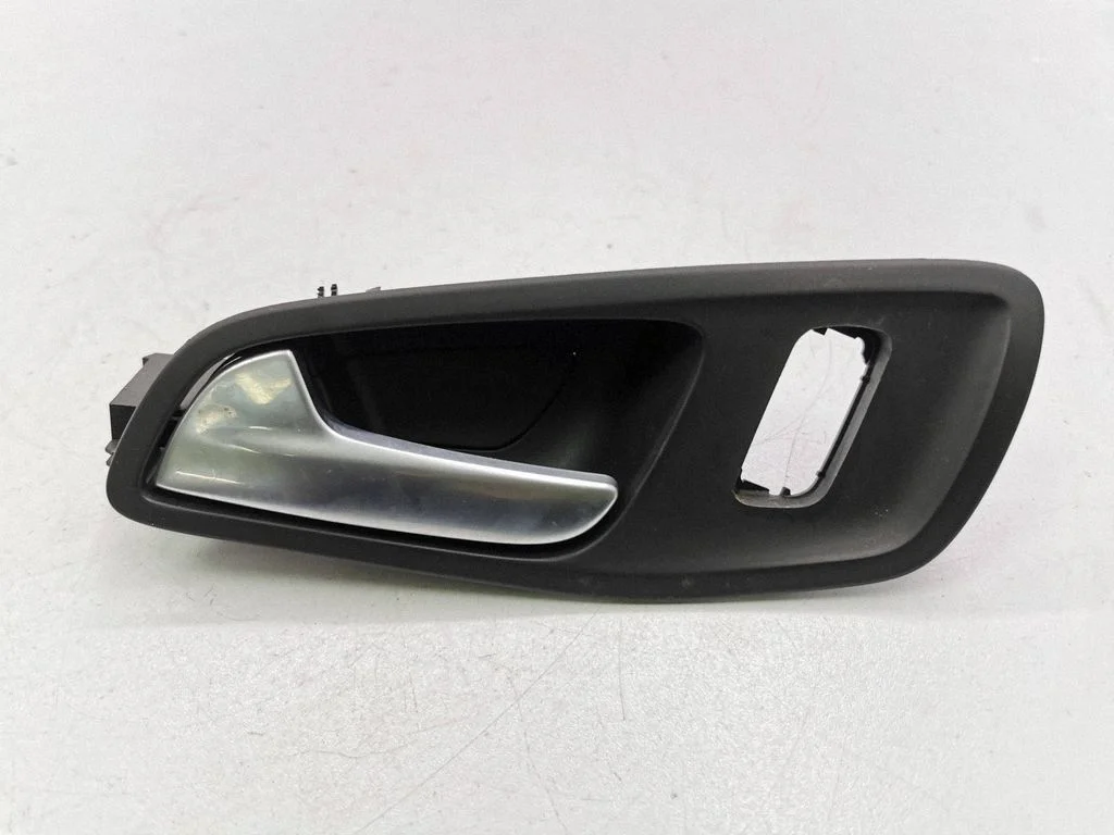 Front door interior handle M5XABL4