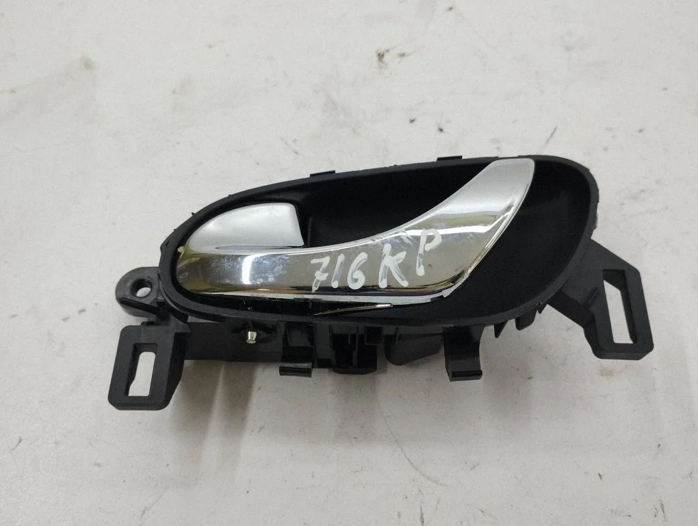 Esiukse sisemine käepide 80671