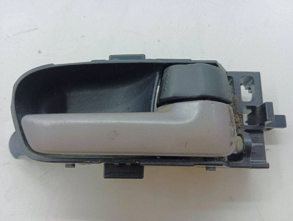 Front door interior handle – right