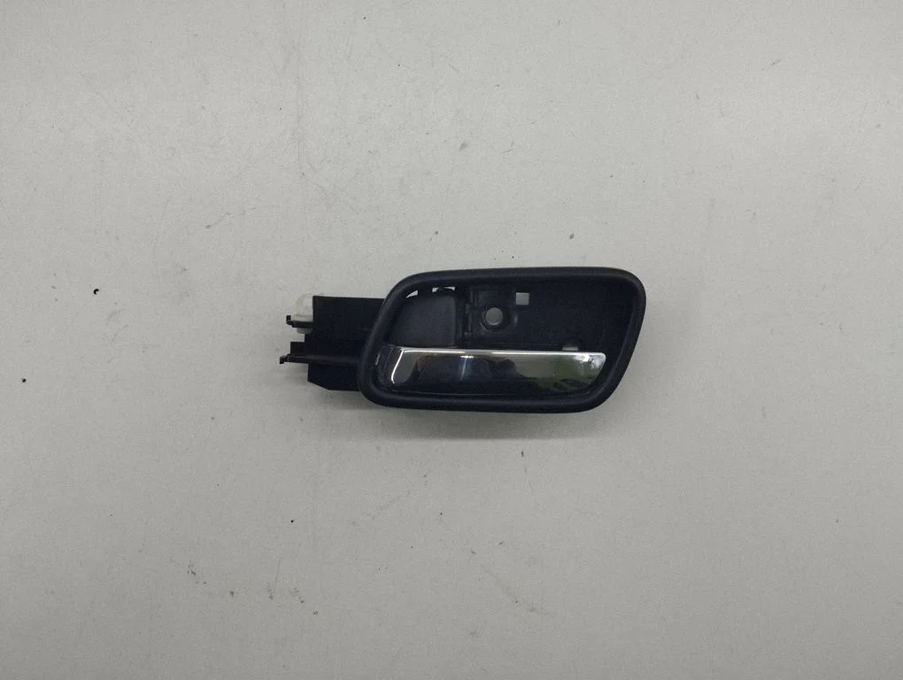 Front door interior handle – left