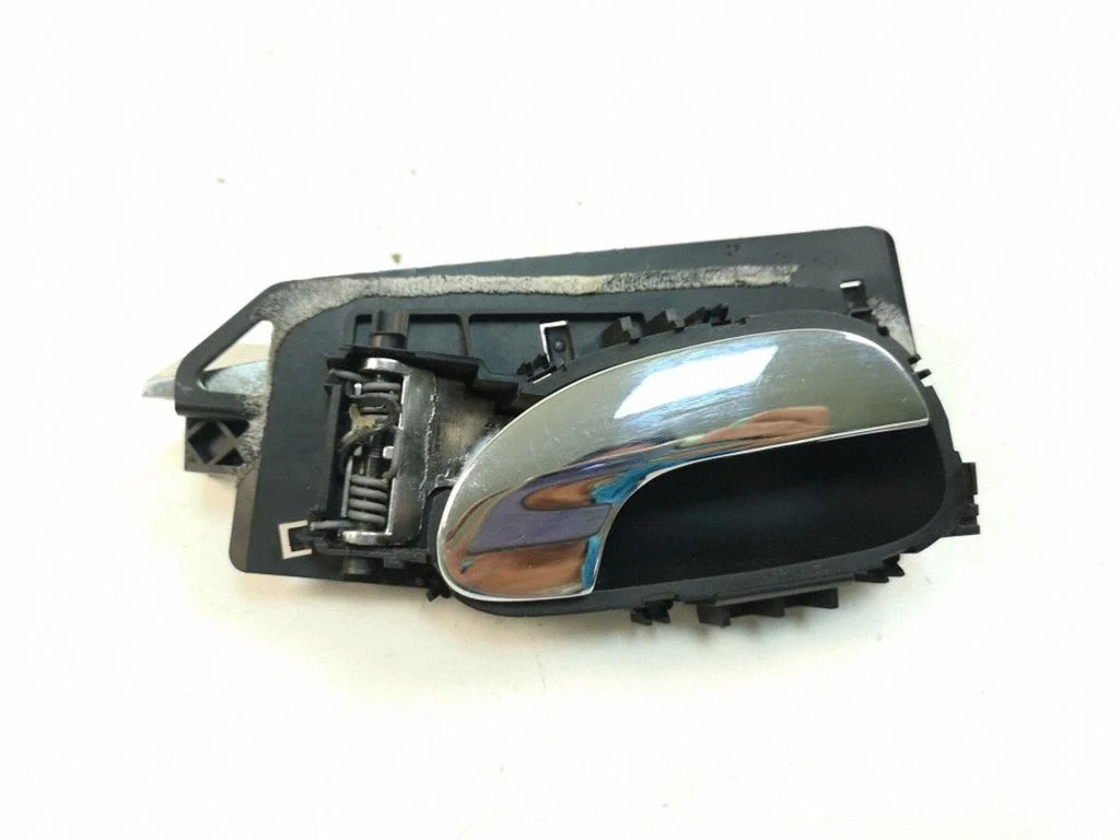 Front door interior handle – Peugeot 307 (2001-2005)