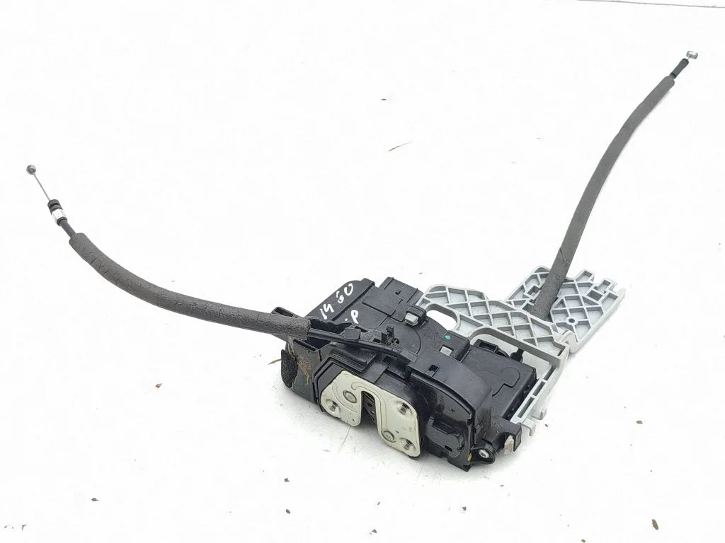 Priekšējo durvju slēdzene 813203U010