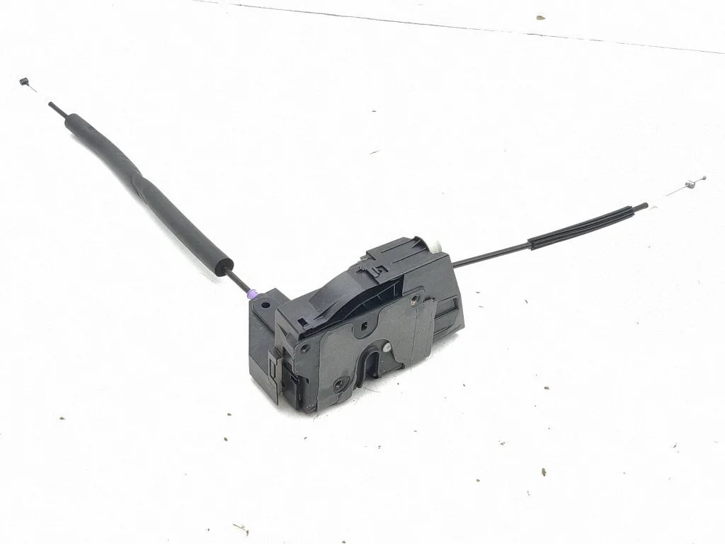 Priekšējo durvju slēdzene K8D2203A29JC