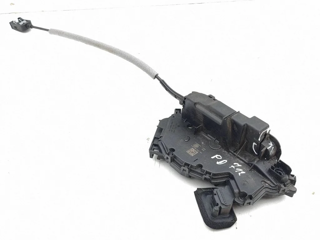 Priekšējo durvju slēdzene 5TC837016