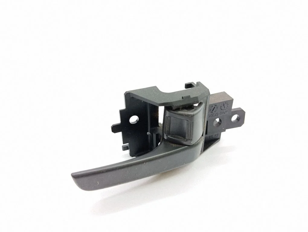 Front door interior handle – front right
