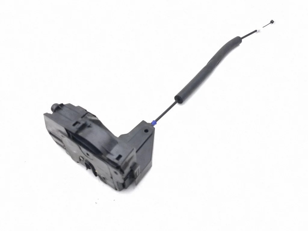 Priekšējo durvju slēdzene HK83203A28DB