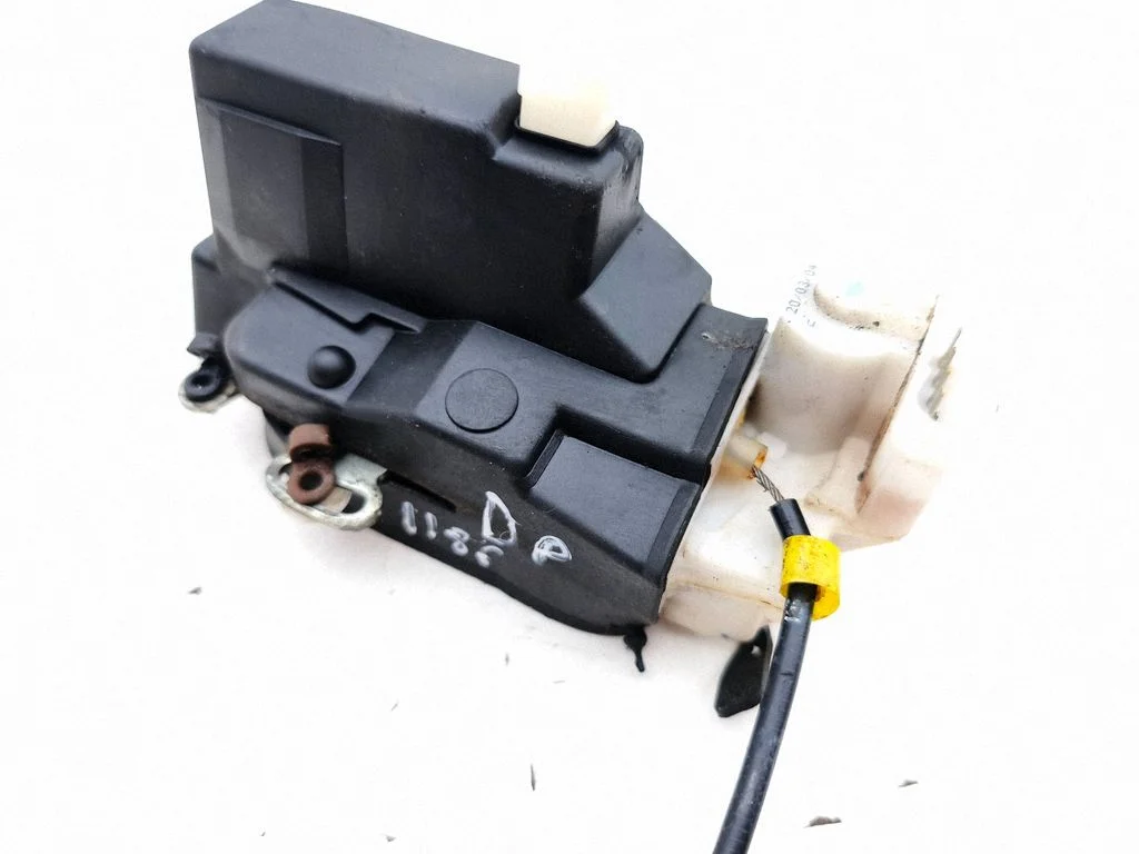 Front door lock – right
