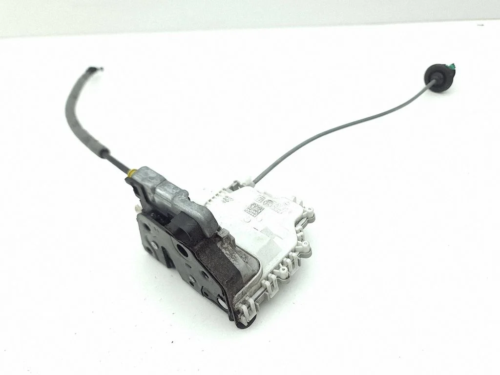 Front door lock 8x2837015B