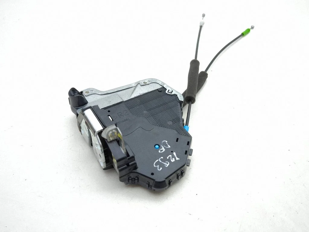 Front door lock 2K0320
