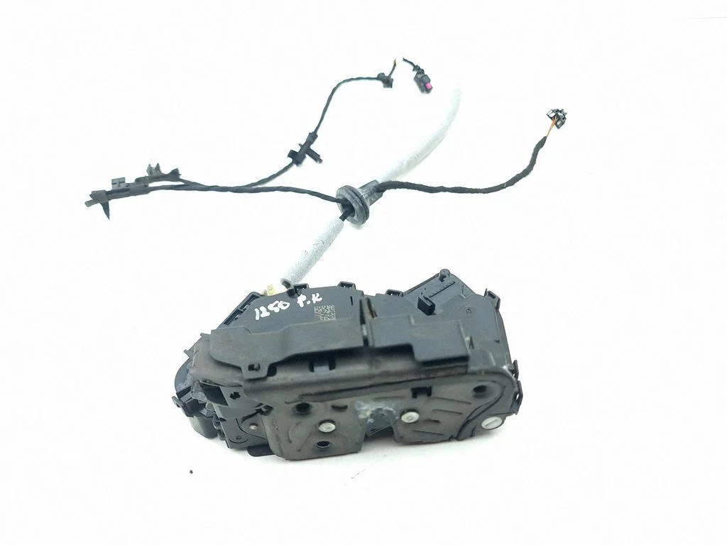 Priekšējo durvju slēdzene 5TC837015