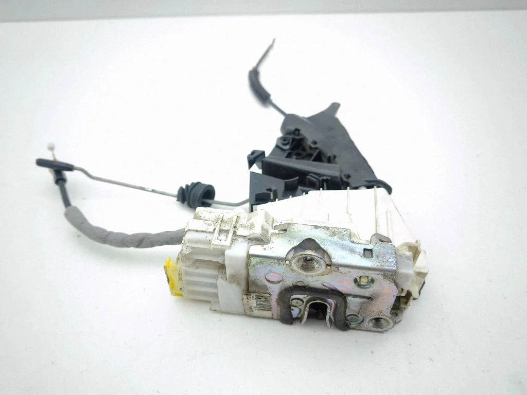 Priekšējo durvju slēdzene 1697202835