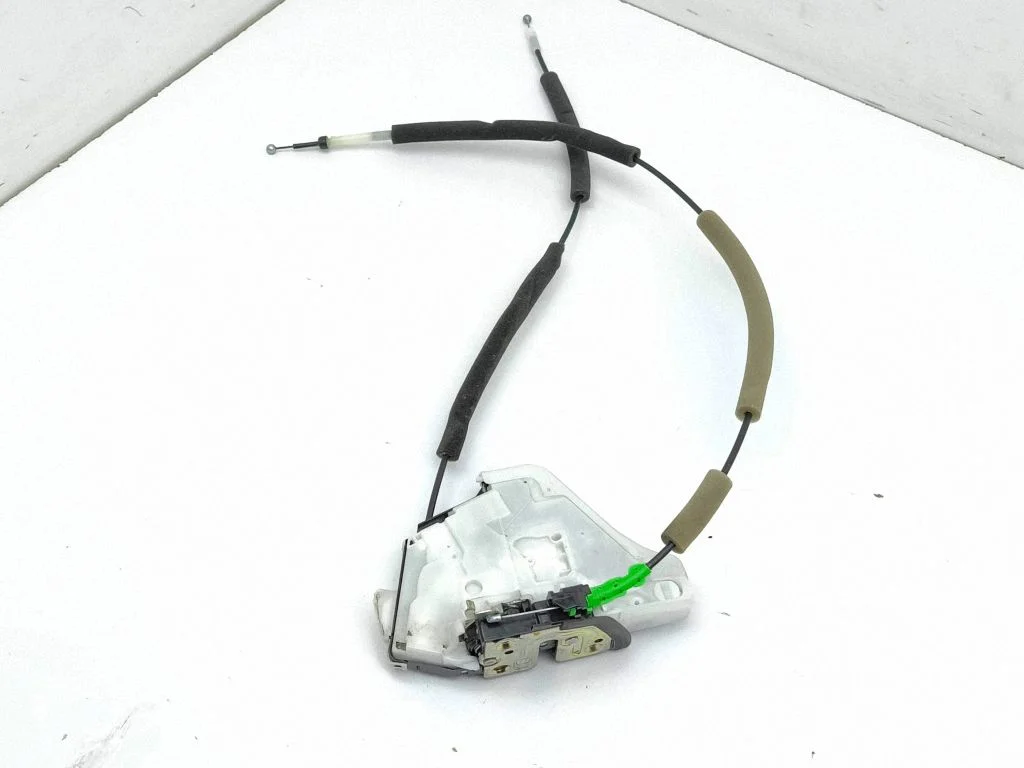 Zamek drzwi przednich 805016UE0A