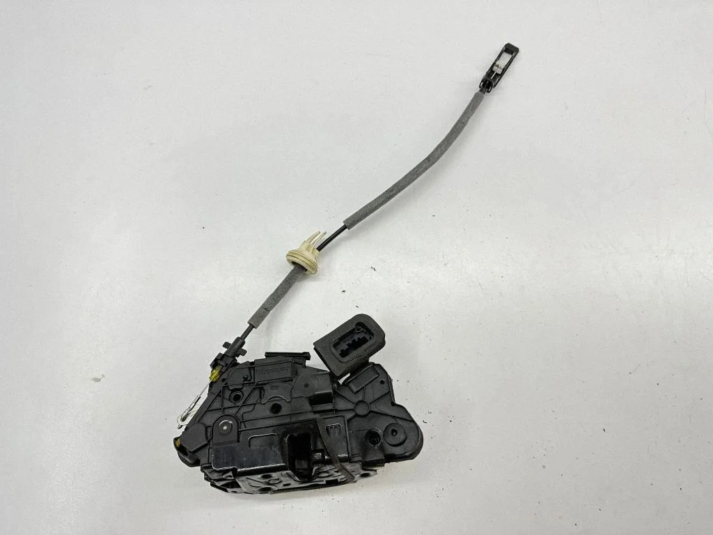 Zamek drzwi przednich B65k2837016D