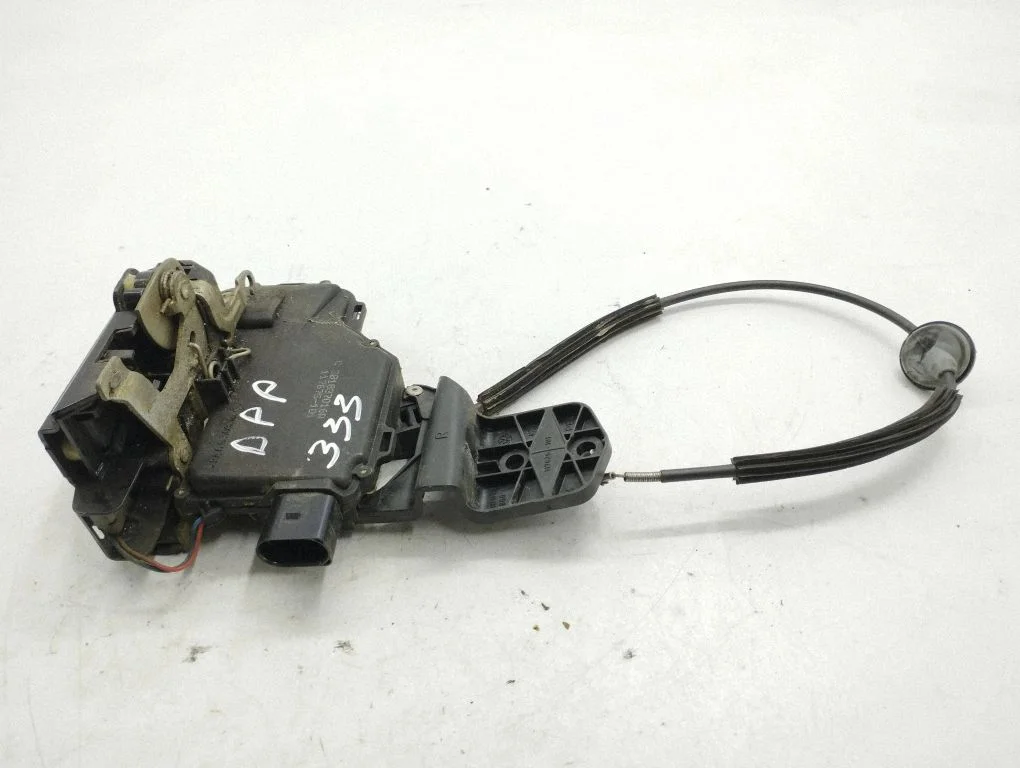 Front door lock – Volkswagen Passat B5 (1997-2000)