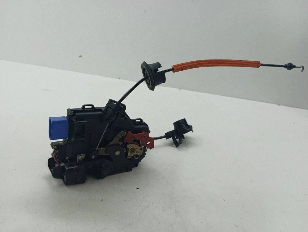 Front door lock 4E2837016