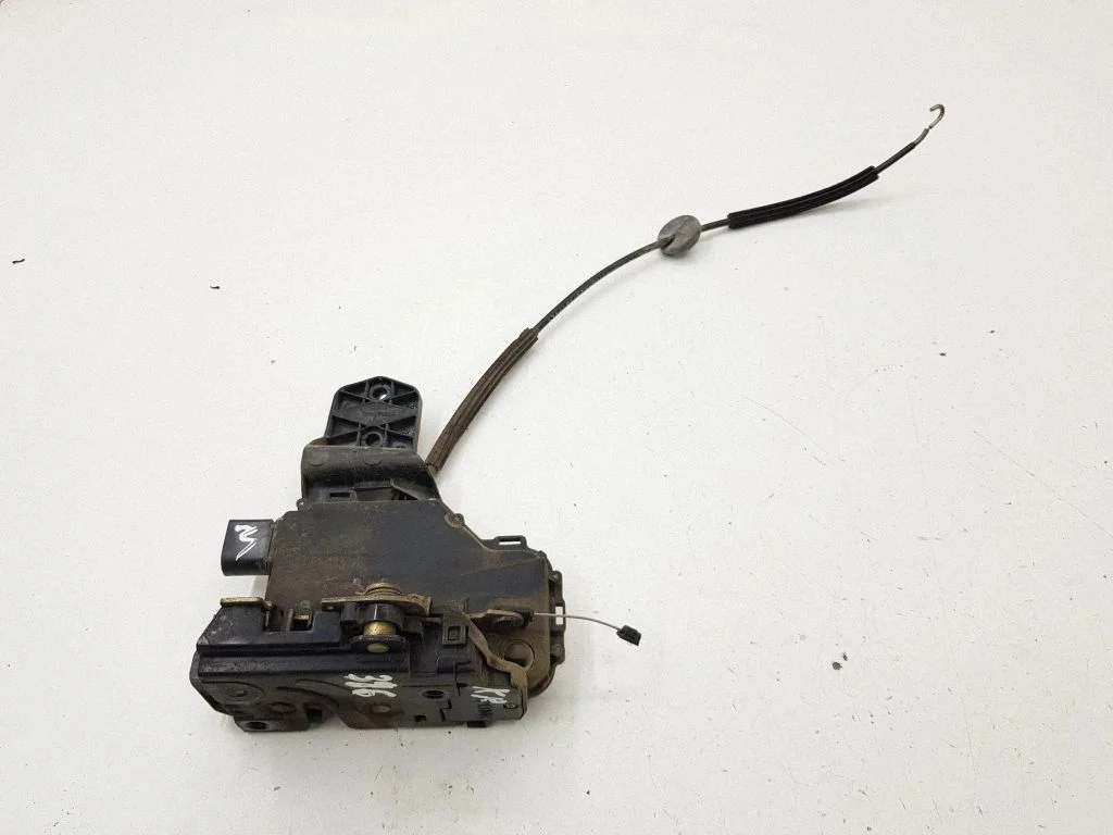 Front door lock 3B0837085A