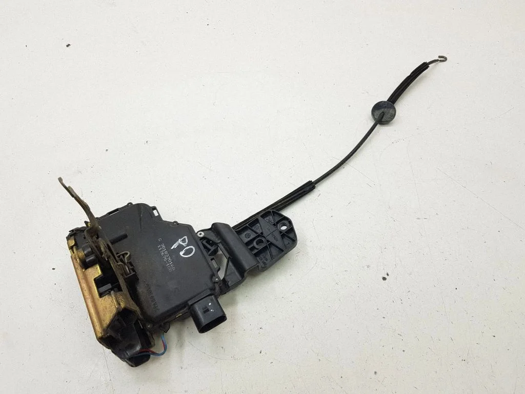 Front door lock – Volkswagen Passat B5 (1997-2000)