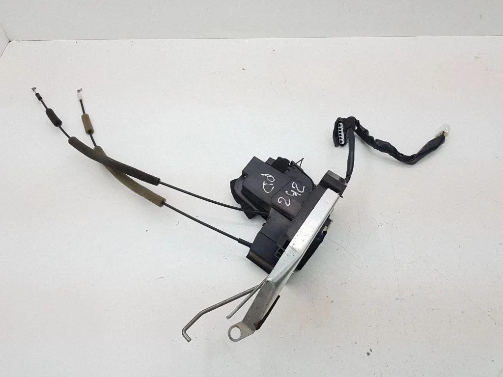 Front door lock – right
