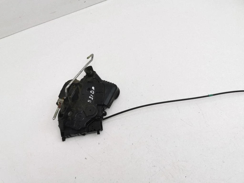 Front door lock – right