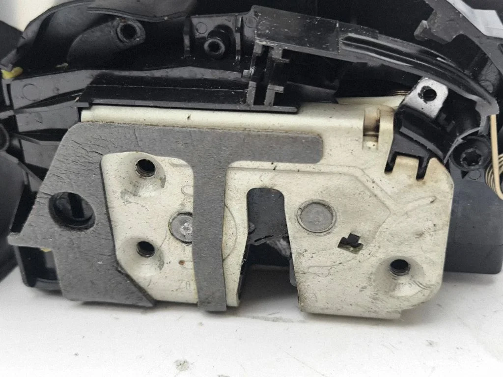 Front door lock AM5AU21812CC