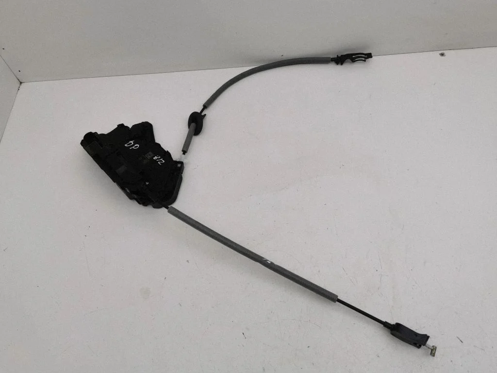 Priekšējo durvju slēdzene 5TC837016