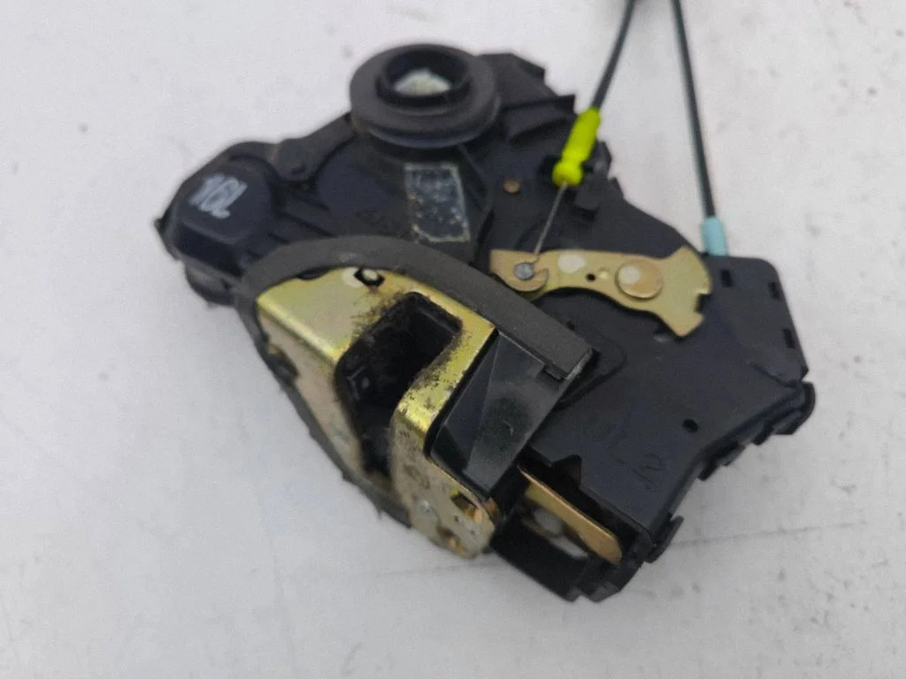 Front door lock – left