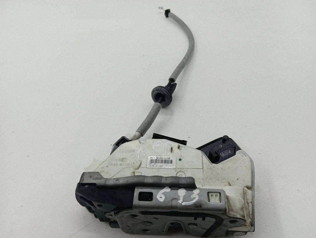 Front door lock 5E2837015B