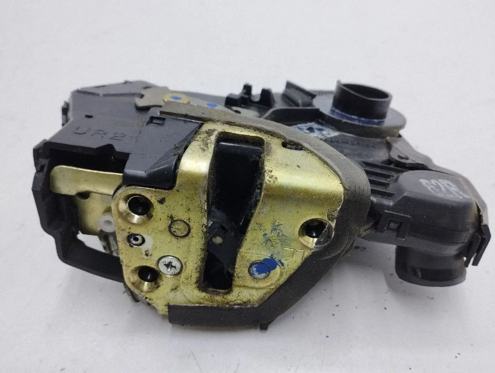 Front door lock – right