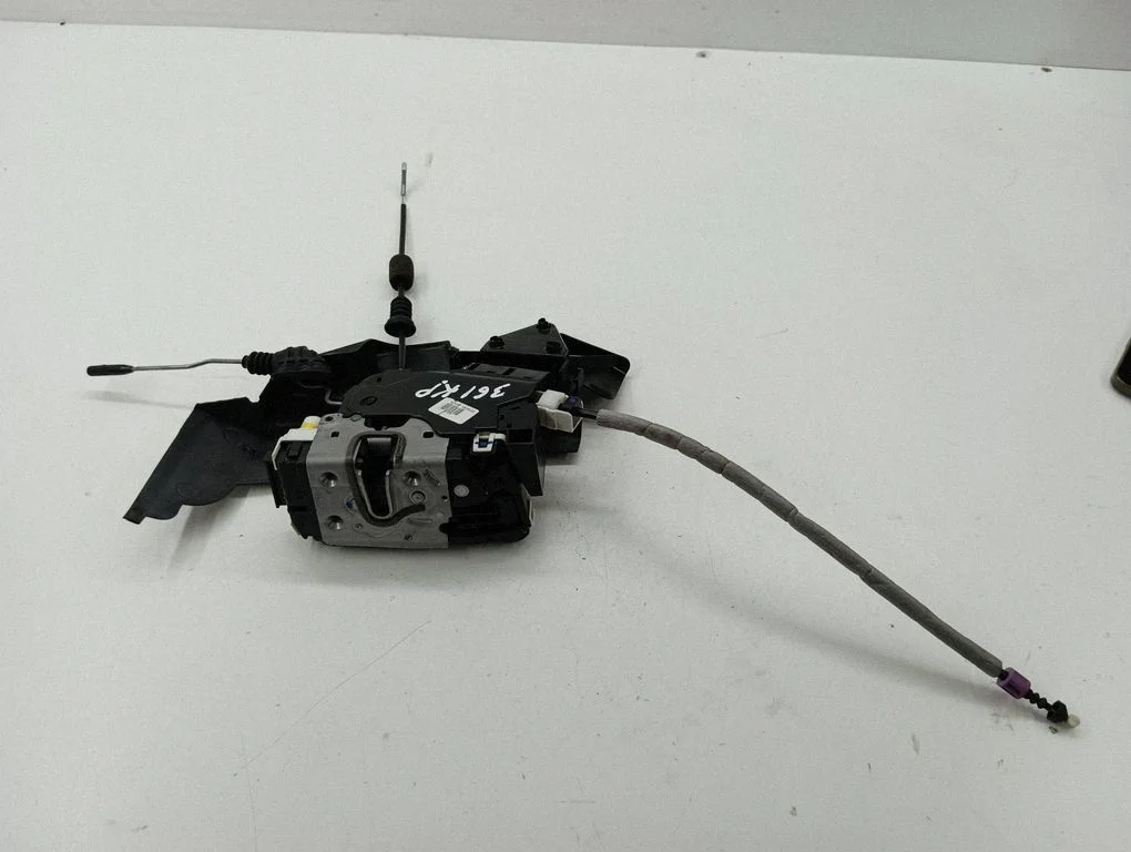 Front door lock A2047230908
