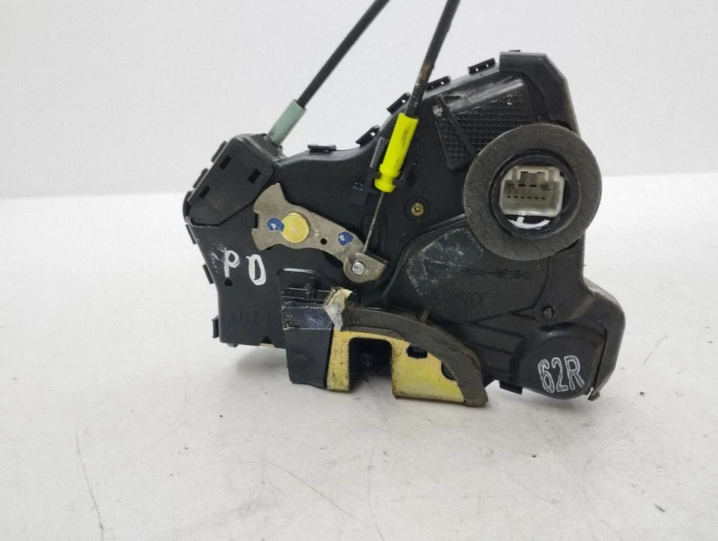 Front door lock – right