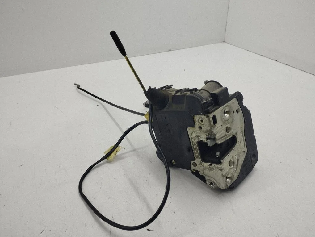 Front door lock – right