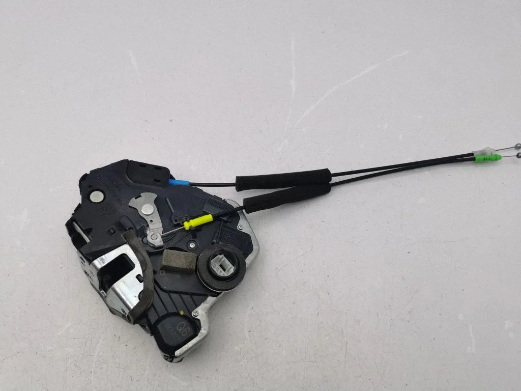 Front door lock 9K0702