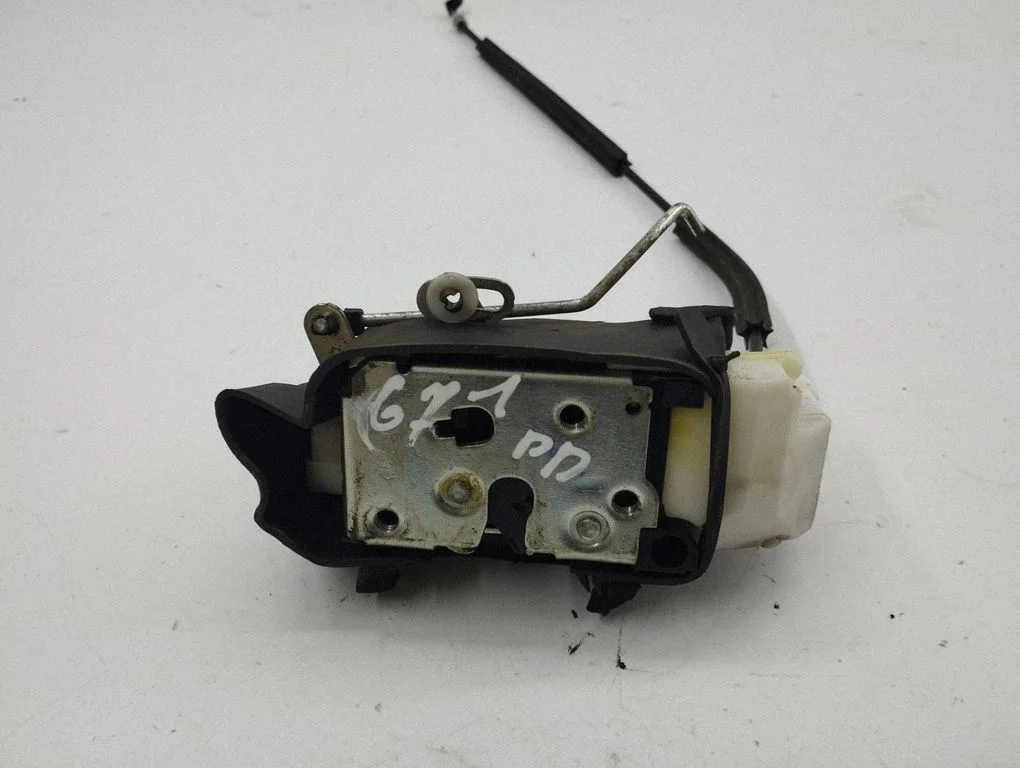 Front door lock – right