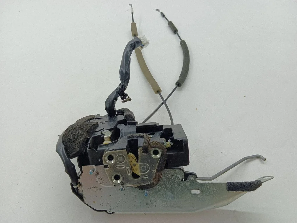 Front door lock – right
