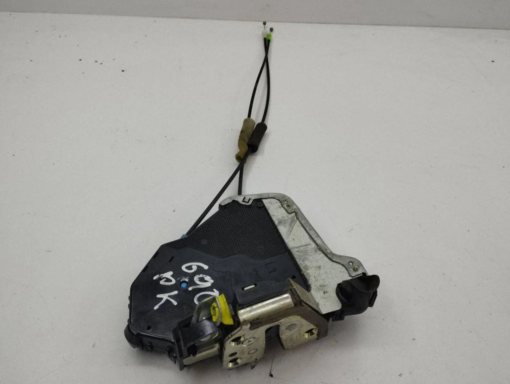 Front door lock 4K0715